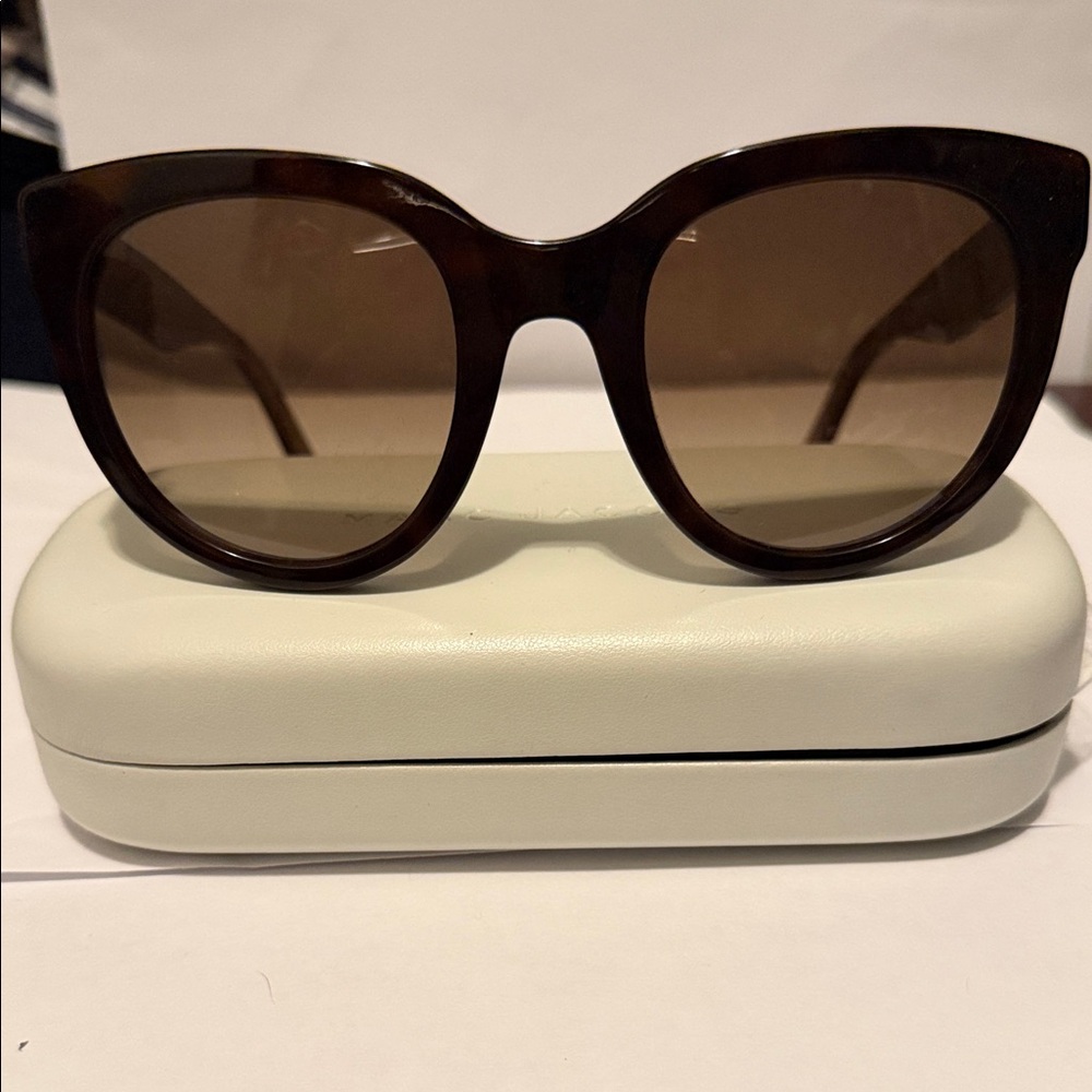 Marc Jacob’s Elegant Brown Sunglasses